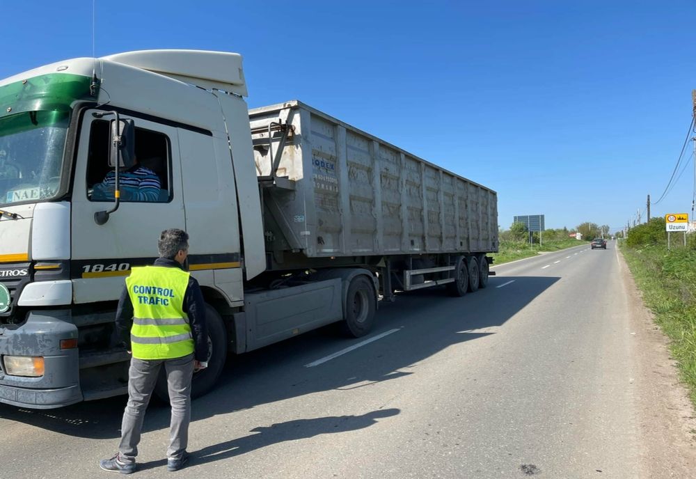 Giurgiu. Camioanele încărcate cu piatră şi nisip, verificate în trafic