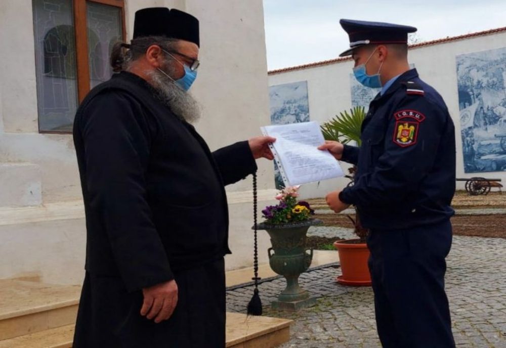 Pompierii din Giurgiu au verificat lăcaşurile de cult şi au transmis recomandări către preoţi şi credincioşi