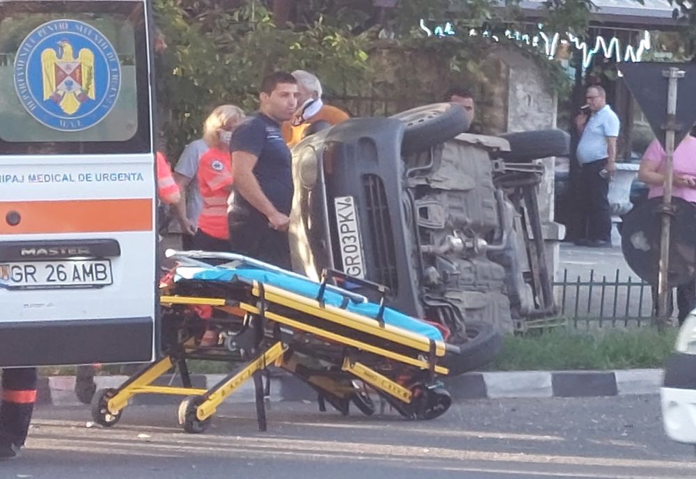Giurgiu. Coliziune între două autoturisme pe şos Bucureşti. Unul dintre autoturisme s-a răsturnat