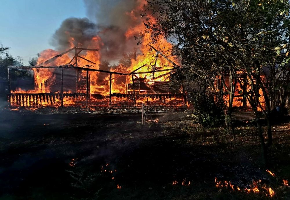 Giurgiu. Incendiu violent la o casă din lemn din Bulbucata