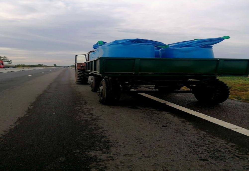 Coliziune între un tractor şi un autoturism pe DN 5. Un bărbat a avut nevoie de îngrijiri medicale