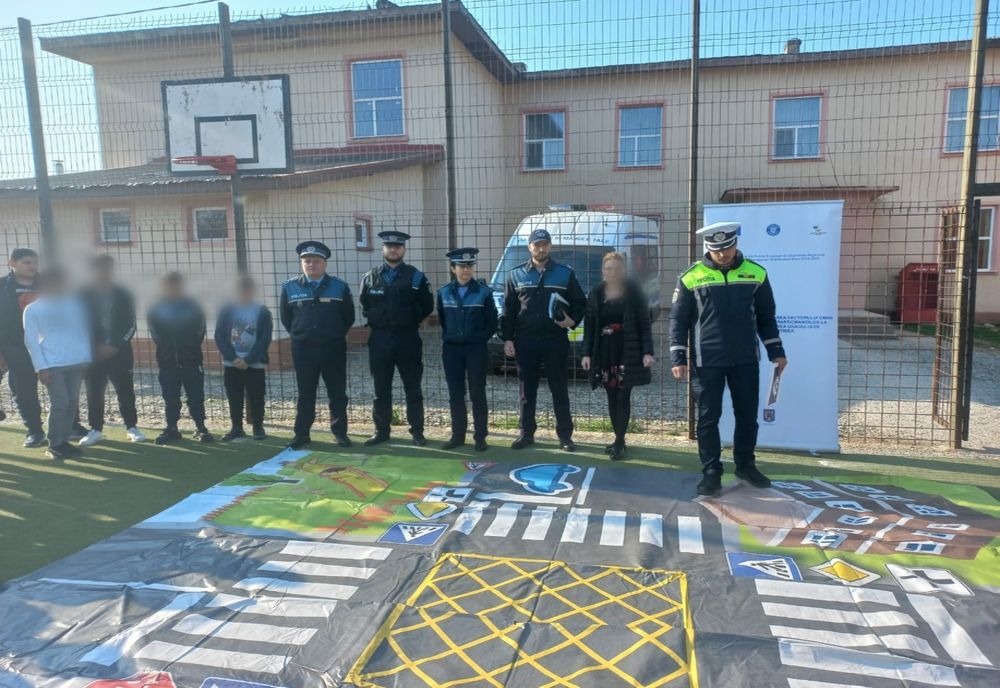 Poliţiştii desfăşoară acţiuni pentru siguranţa rutieră a elevilor în mai multe şcoli din judeţul Giurgiu 