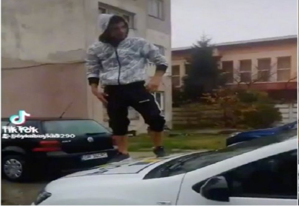 Dans pe mașina Poliției, isprava unui elev din Giurgiu! Totul s-a întâmplat când polițiștii țineau o prelegere în școală