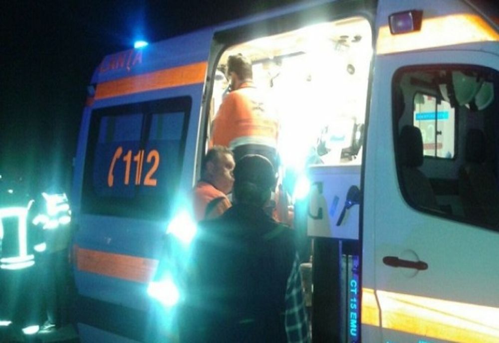 Accident teribil pe DN 5. O ambulanţă a accidentat grav un minor de 12 ani. Aceasta a fost împinsă din spate de un TIR