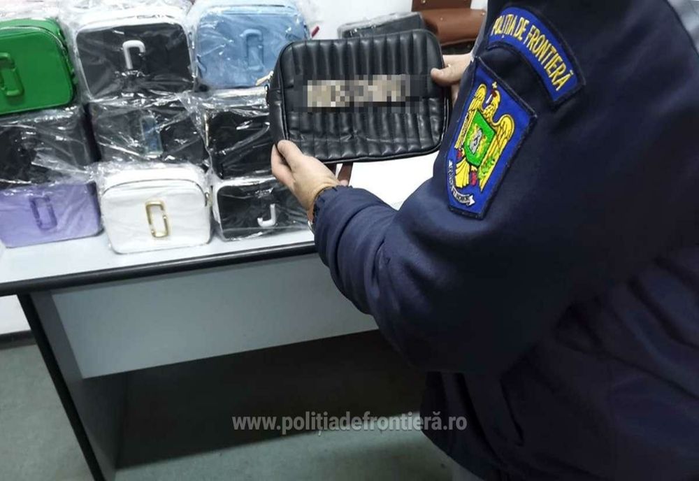 Bunuri susceptibile a fi contrafăcute, în valoare de peste 70.000 lei, descoperite de polițiștii de frontieră giurgiuveni