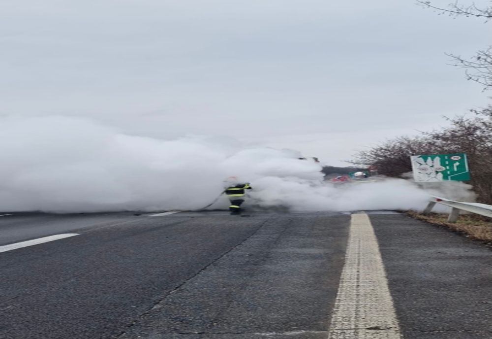 Un autoturism a luat foc pe Autostrada A1, la kilometrul 41