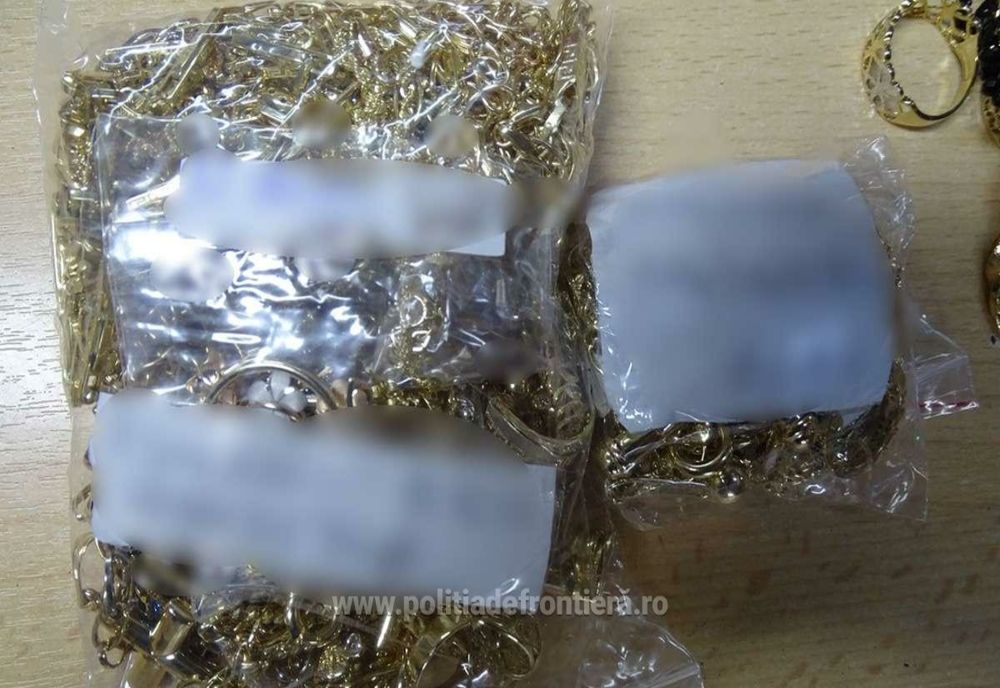Giurgiu. Captură impresionantă de bijuterii din aur la frontieră  