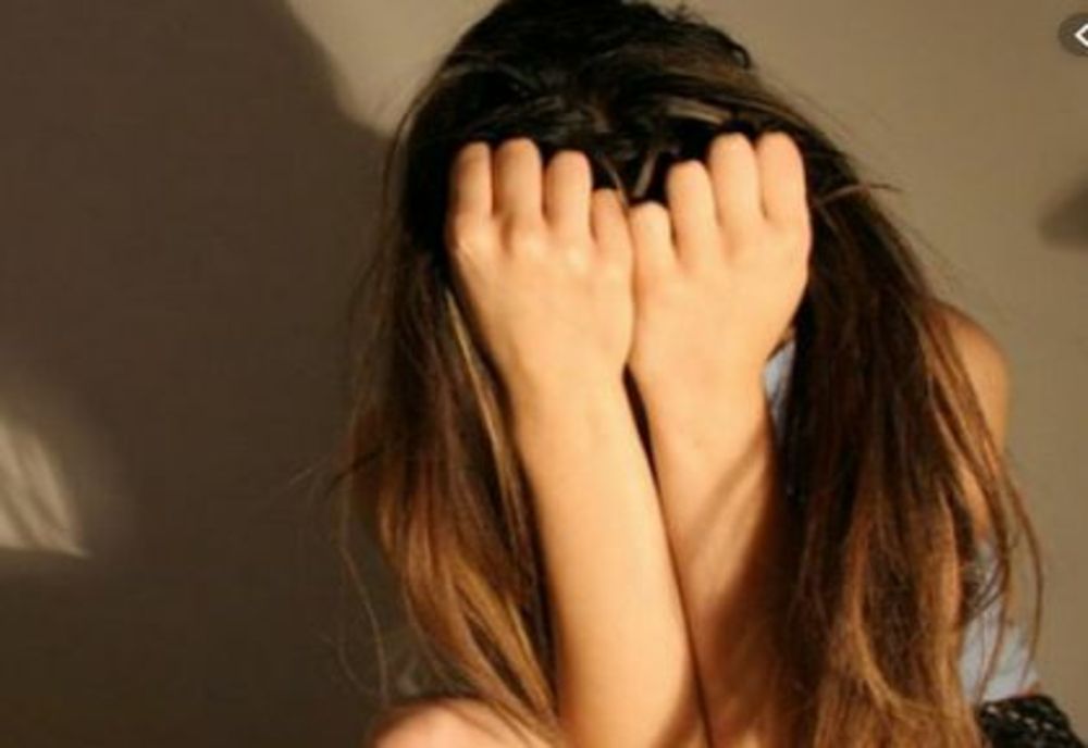 Persoane arestate pentru exploatarea sexuală a peste 400 de femei, printre care şi românce