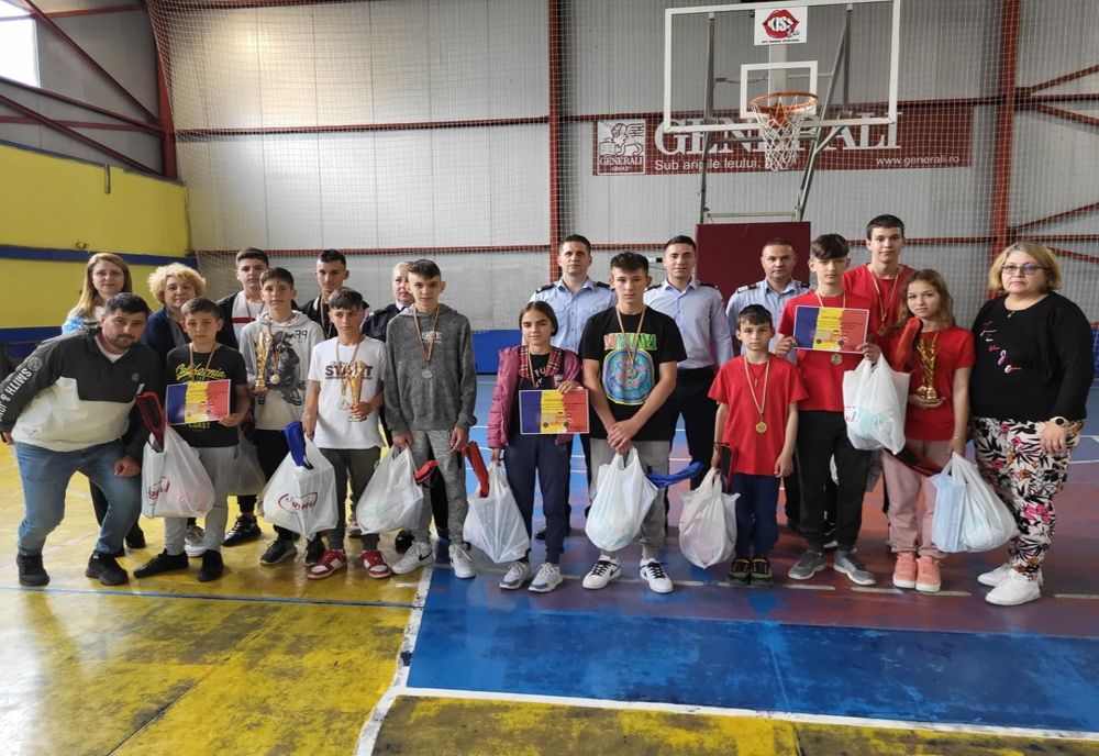 Giurgiu. Zeci de elevi au participat la concursul de protecţie civilă “Cu viaţa mea apăr viaţa”