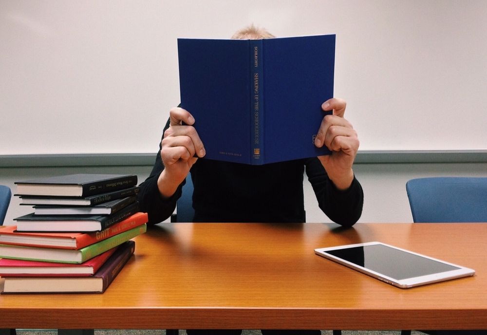 Procentul românilor cu studii superioare a crescut simbolic în ultimii cinci ani