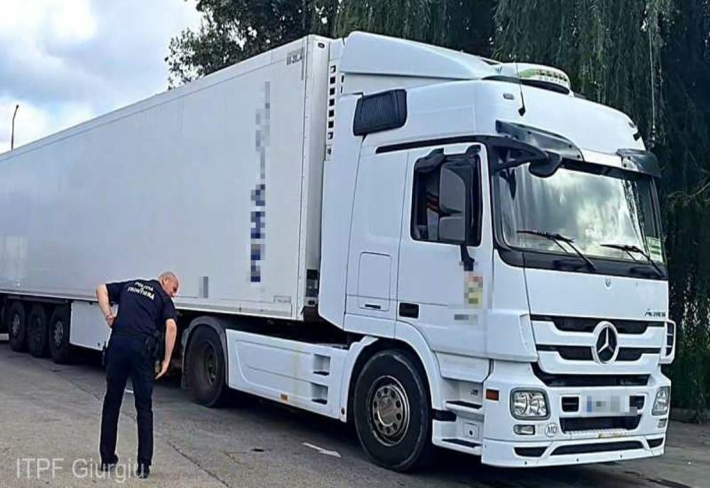 CINCI ROMÂNI CERCETAŢI PENAL DUPĂ CE AU ÎNCERCAT SĂ INTRODUCĂ ÎN ŢARĂ BUNURI CONTRAFĂCUTE DE 165.000 DE LEI