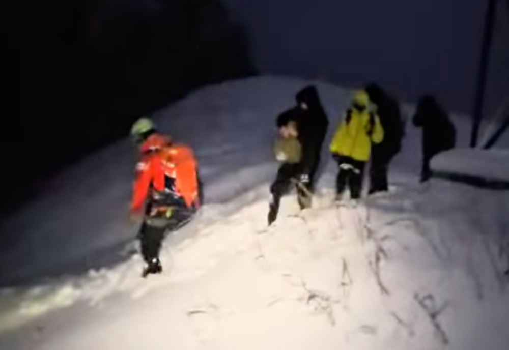 4 TURIȘTI STRĂINI ÎNZĂPEZIȚI, SALVAȚI DIN MUNȚII APUSENI