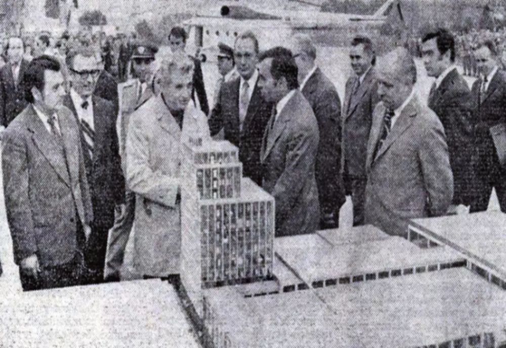 Colos industrial, prea solid ca să fie dărâmat