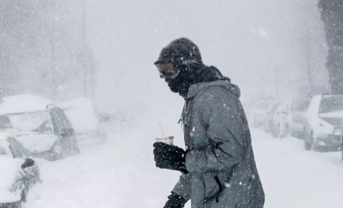 După ce viscolul a făcut prăpăd în țară, meteorologii spun că ne așteptăm la o perioadă de ploi 