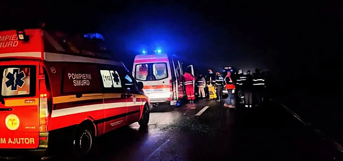 Adolescent de 17 ani, mort după ce a căzut cu motocicleta într-un canal de irigații
