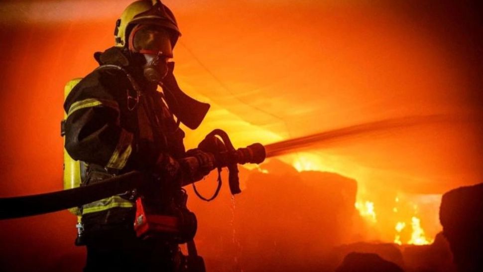 Incendiu puternic în județul Giurgiu. O locuință a ars aproape complet