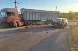 Mașină zdrobită după impactul cu un TIR, în jud. Giurgiu. Un tânăr de 27 de ani a ajuns la spital