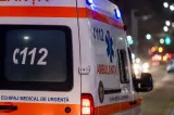 Tânăr rănit în timp ce încerca să stingă incendiul care i-a cuprins locuința