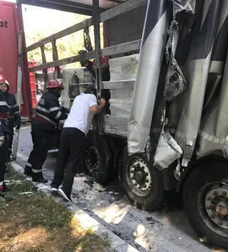autotren răsturnat