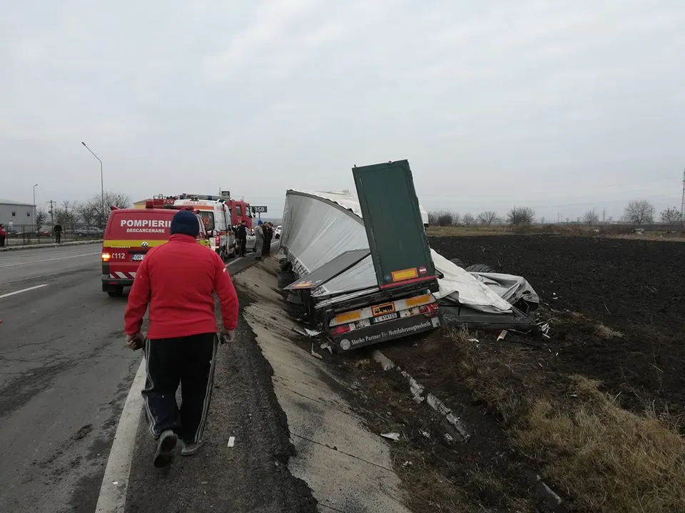 tir răsturnat