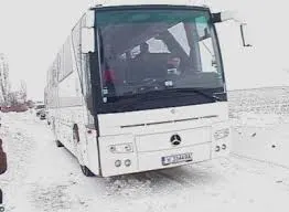 Autocar înzăpezit