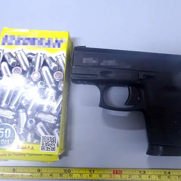 pistol cu gaze