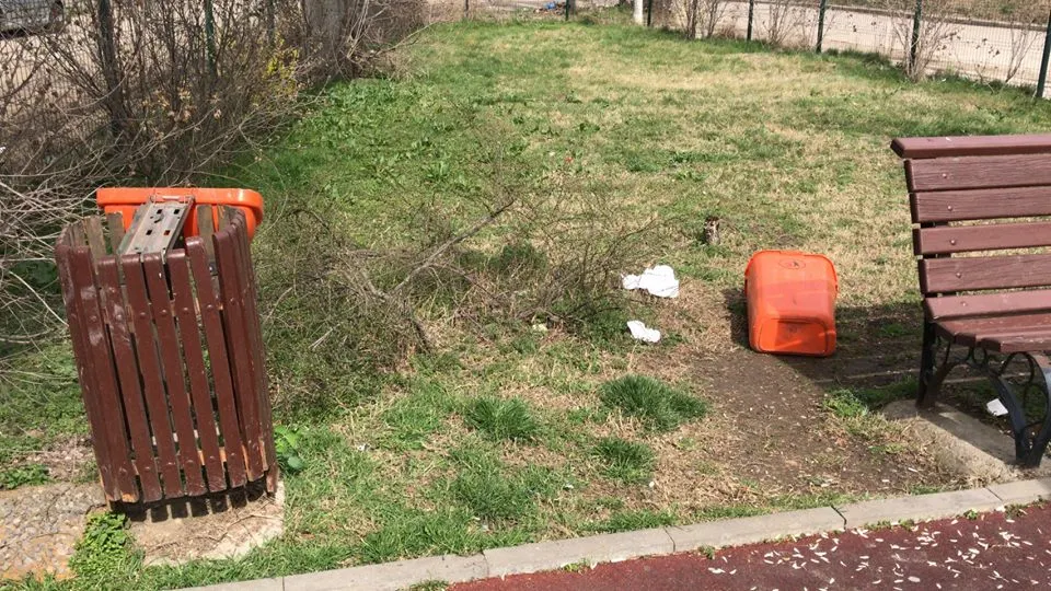 loc de joacă pentru copii vandalizat