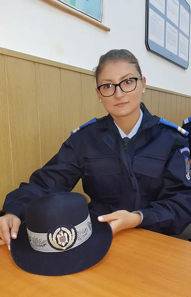 tineri absolvenți