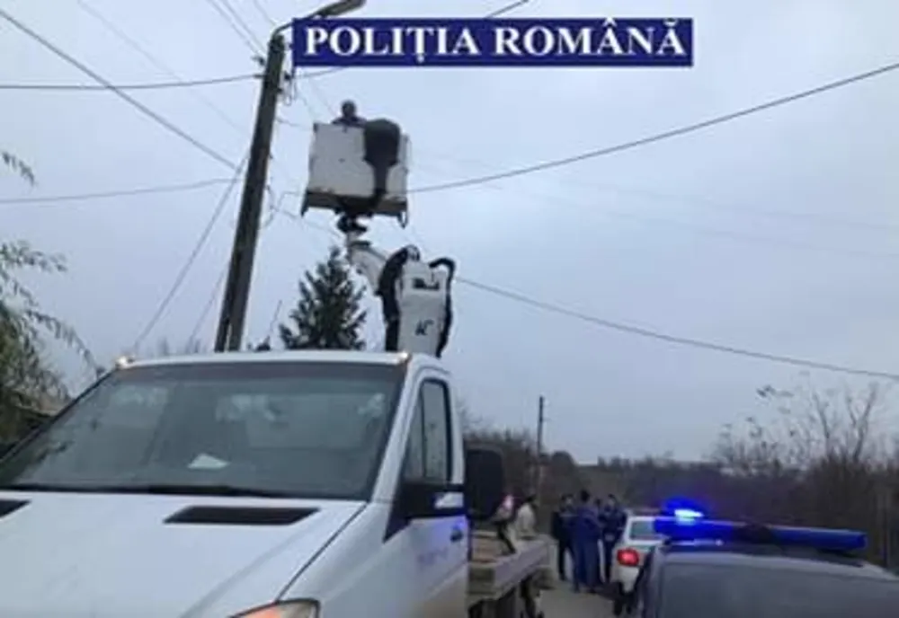 Percheziții la persoane bănuite de furt de energie electrică