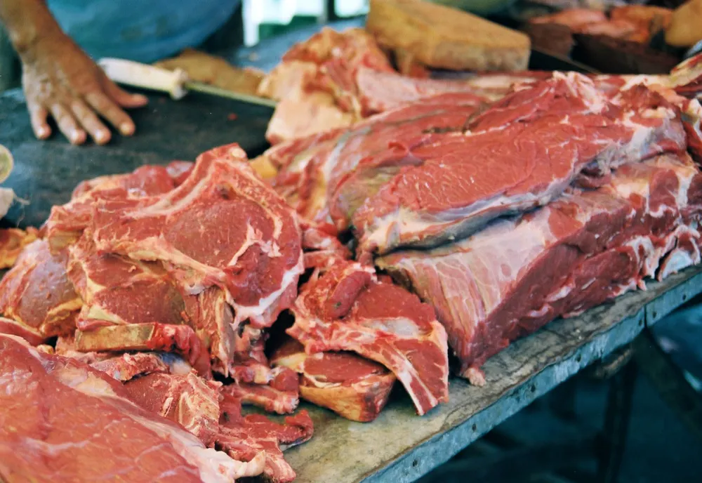 Controale ample ale inspectorilor sanitari veterinari în pieţele, abatoarele şi magazinele alimentare din Giurgiu