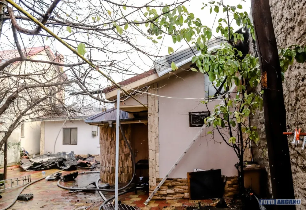 Patru case din Giurgiu, distruse de un incendiu. O persoană a suferit atac de panică 