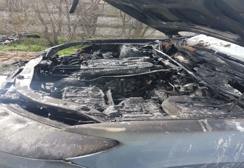 Autoturism în flăcări, într-o localitate din județul Giurgiu