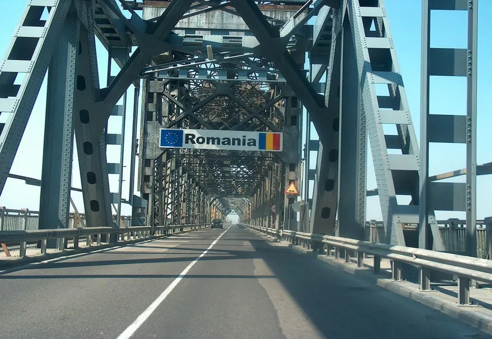 Ziua Podului. Autoturismele care trec podul peste Dunăre în sensul Giurgiu – Ruse, scutite de tariful de trecere