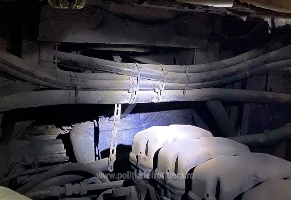 Cetățean din Palestina, ascuns în compartimentul motor al unui autocar depistat la P.T.F. Giurgiu