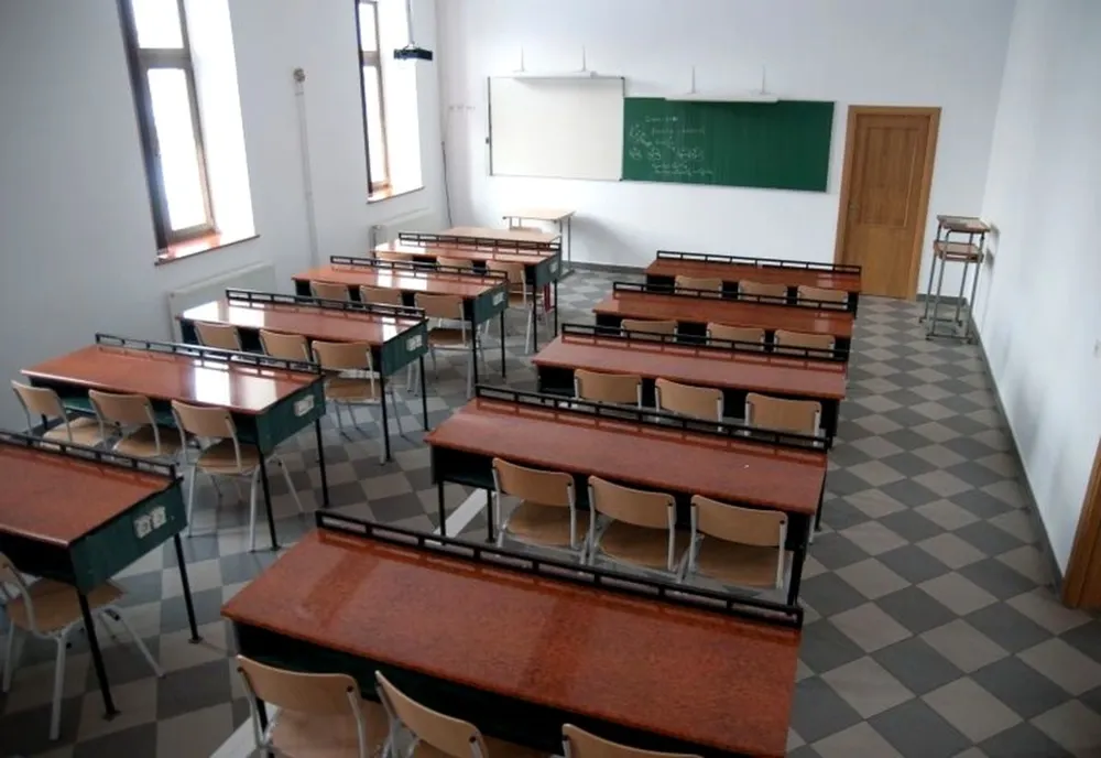 10 elevi și doi profesori din județul Giurgiu, confirmați cu coronavirus