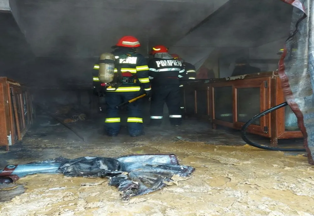 Incendiu la Catedrala episcopală din Giurgiu, din cauza lumânărilor lăsate nesupravegheate