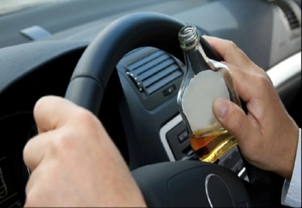 Tânăr de 18 ani, depistat la volanul unui autoturism deși nu avea permis de conducere