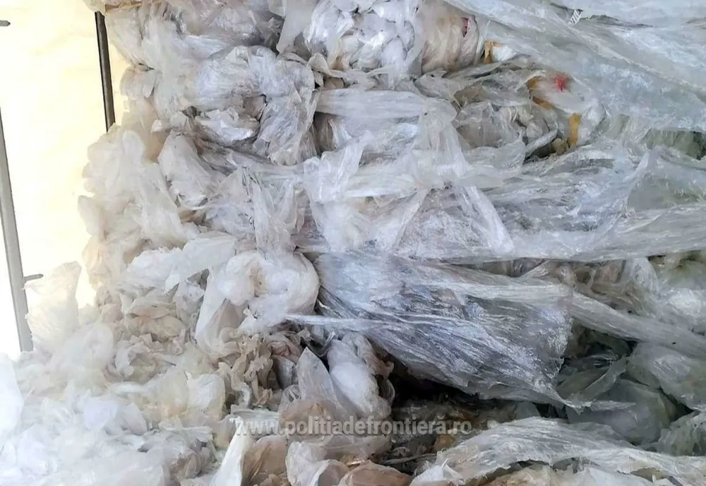 Giurgiu. O încărcătură de 21 tone de deșeuri din material plastic, aduse ilegal în România