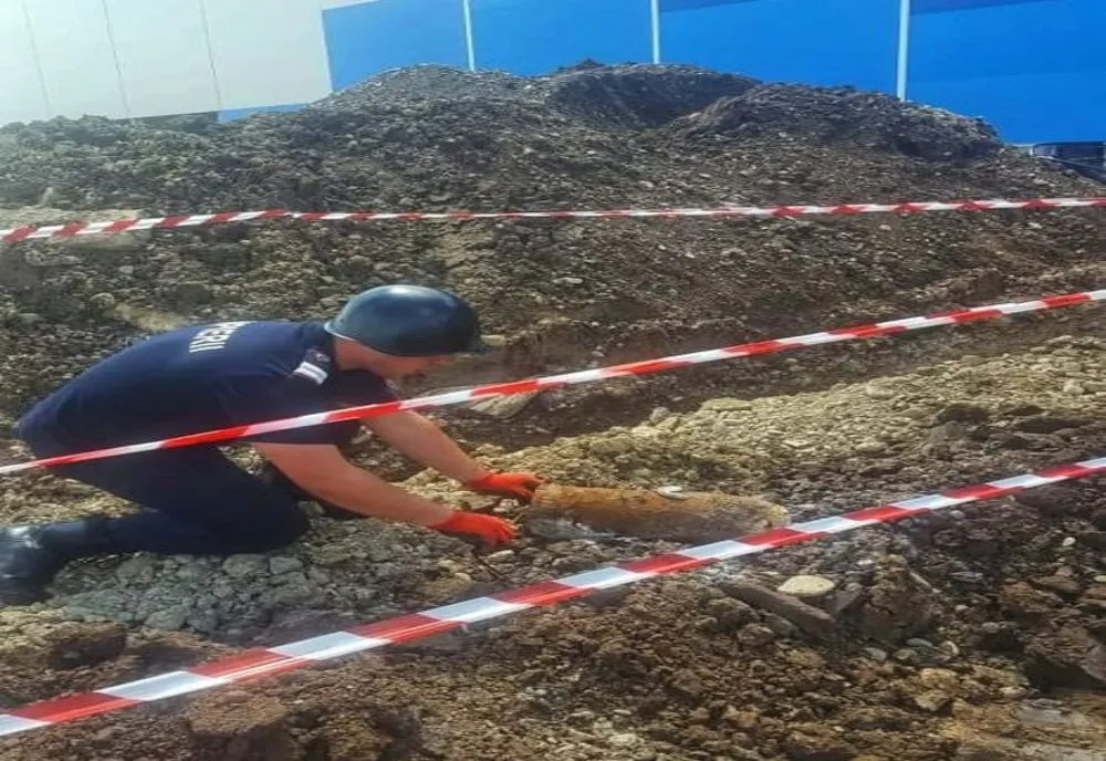 Giurgiu. Proiectil cu calibrul 152 mm, găsit în timpul unor lucrări la rețeaua de apă