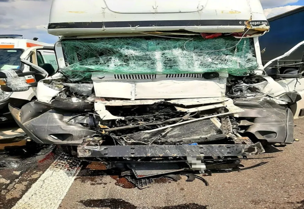 Accident pe Autostrada A1 București-Pitești, în județul Giurgiu. Un șofer de 21 de ani a fost rănit