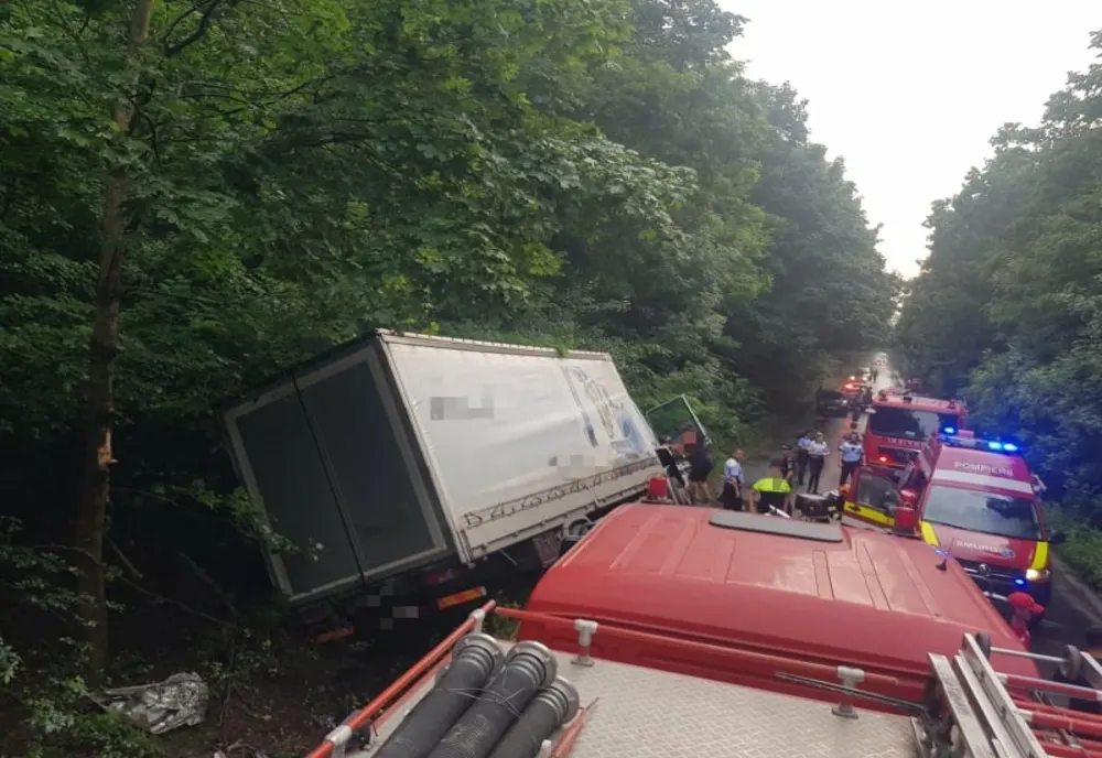 Giurgiu. Doi morți și doi răniți după ce un tir bulgăresc a intrat în coliziune cu un autoturism, pe DJ 601