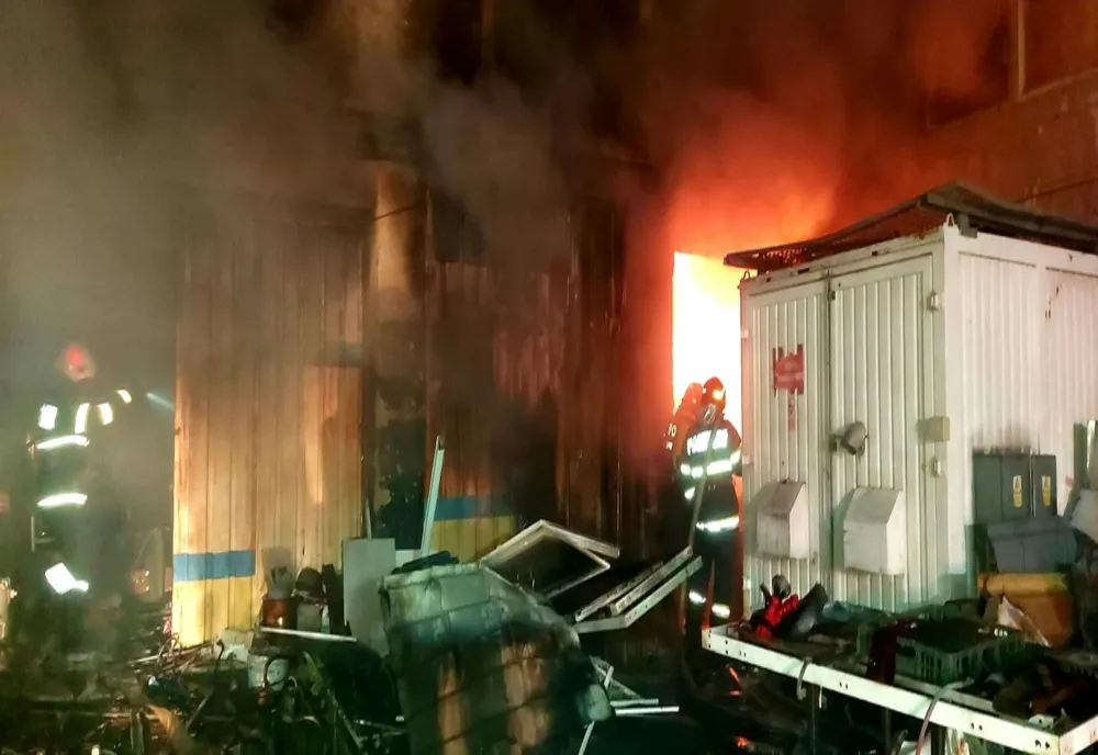 Incendiu la o anexă a hotelului Steaua Dunării. Mai multe persoane au fost evacuate