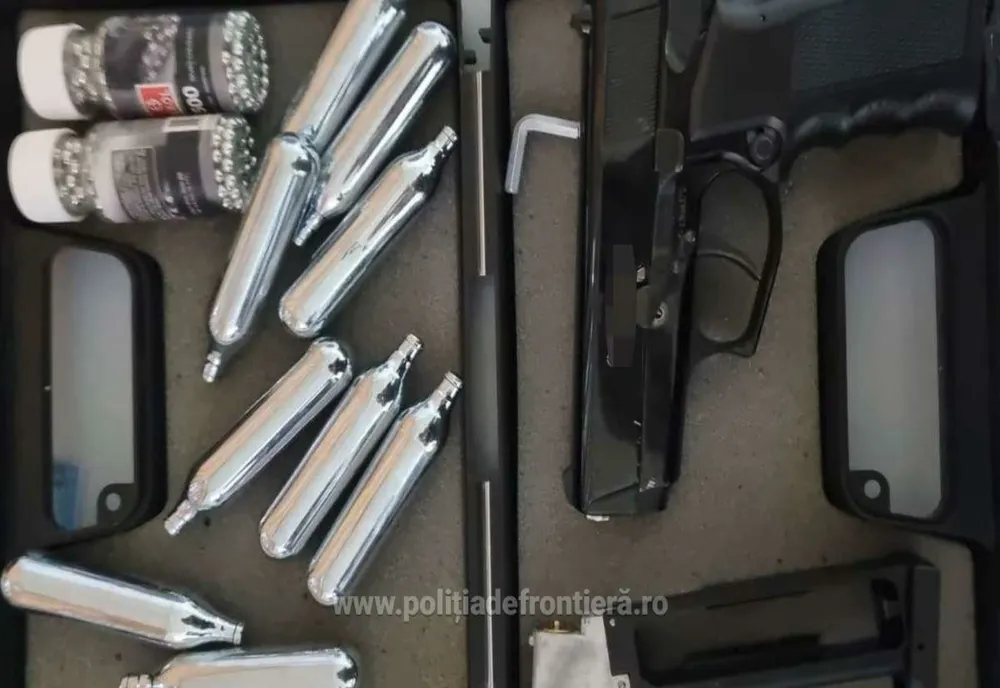 Pistol cu aer comprimat și 500 de proiectile metalice descoperite la P.T.F. Giurgiu