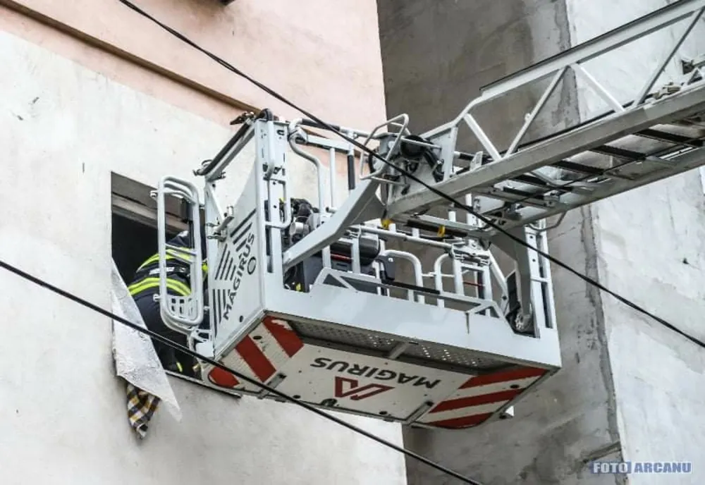 Giurgiu. Femeie de 74 de ani căzută în apartament, salvată de pompieri