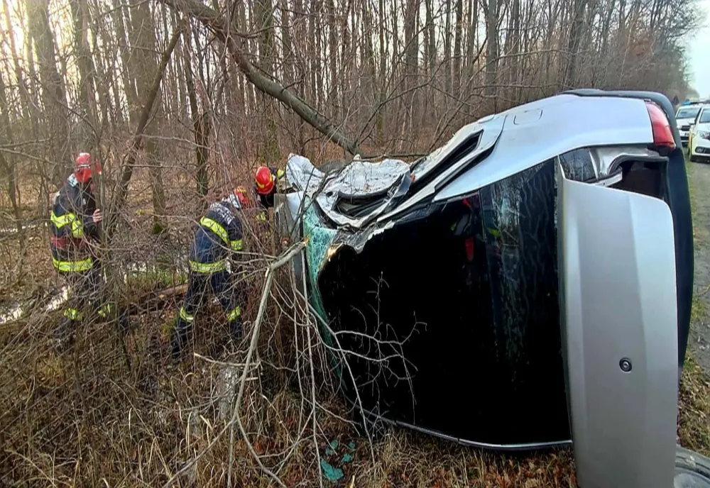 Accident rutier pe A1 București-Pitești, la Vânătorii Mici. Un autoturism s-a răsturnat în afara părții carosabile