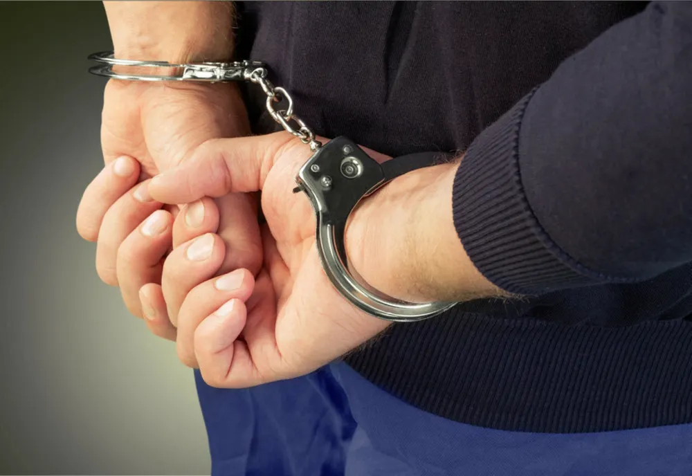Bărbat condamnat pentru furt, depistat de poliţişti şi depus în penitenciar