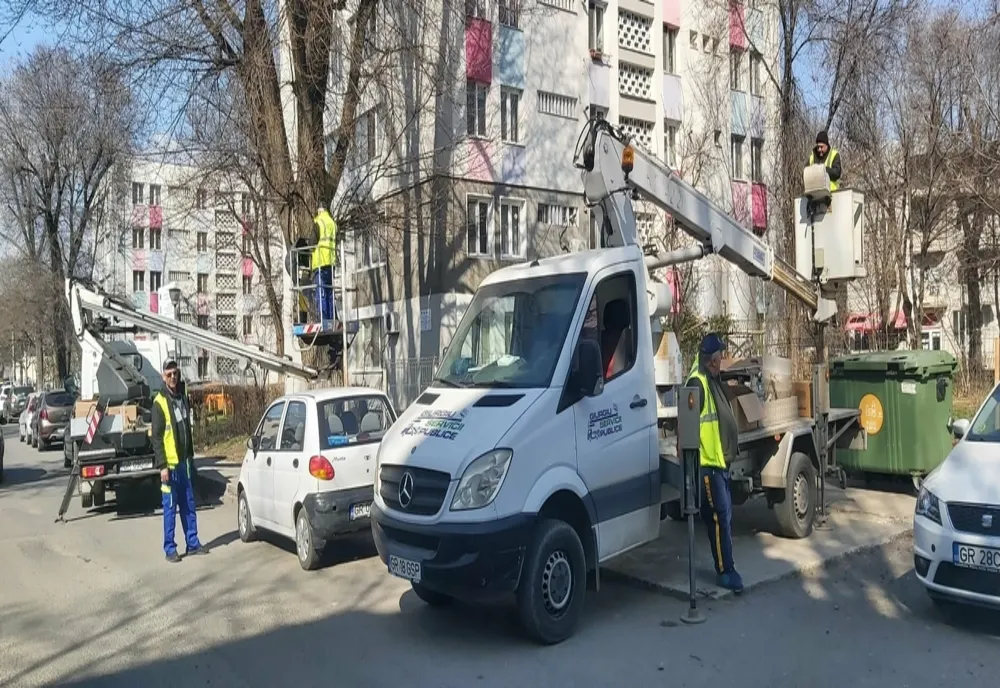 Iluminatul public din Giurgiu se modernizează. Continuă montarea becurilor cu led