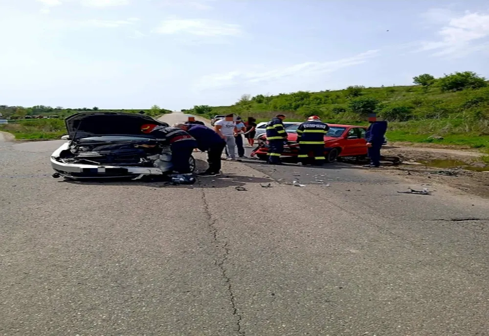 O tânără şi un copil de patru ani, răniţi în urma unui accident rutier pe DJ 601