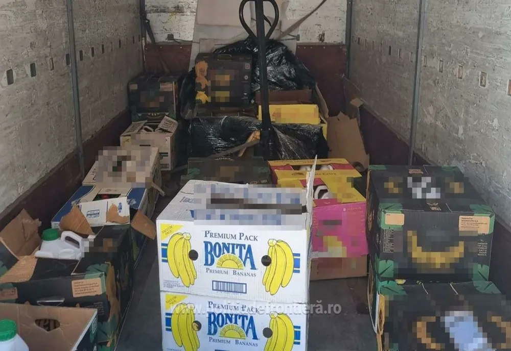 Recipiente cu substanță interzisă, descoperite într-o autoutilitară în PTF Giurgiu