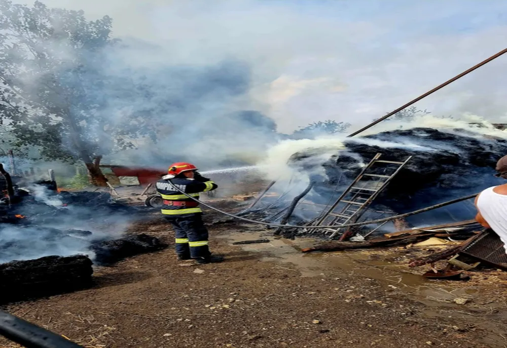 Incendiu devastator într-o locuinţă din Vadu Lat. Doi tineri au suferit arsuri la nivelul feţei şi al braţelor